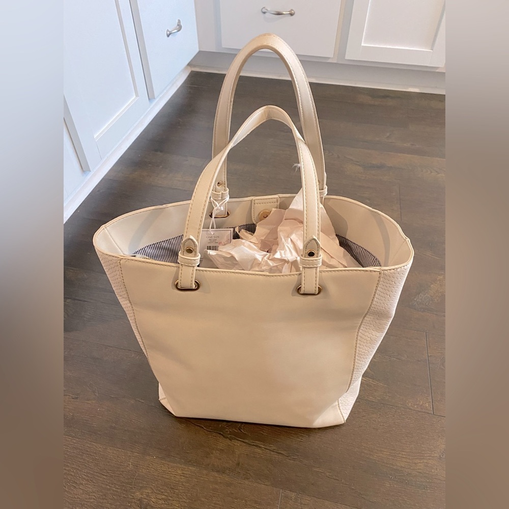 NWT Winter White Shoulder Bag- Belk